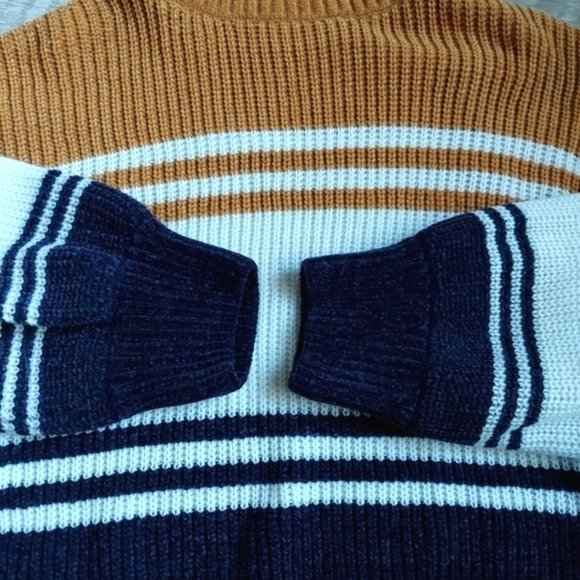 Takara Oversized Cropped Striped Turtleneck Sweater - Picture 8 of 12